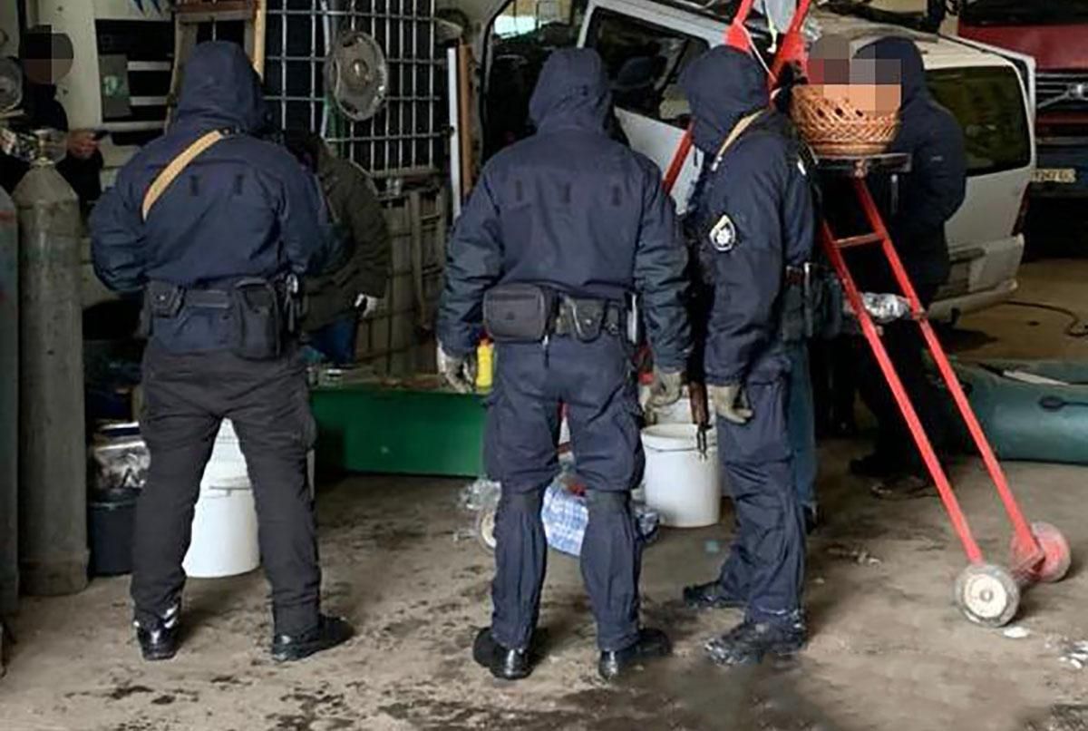 На Черкащині спіймали банду, яка виготовляла наркотики: відео