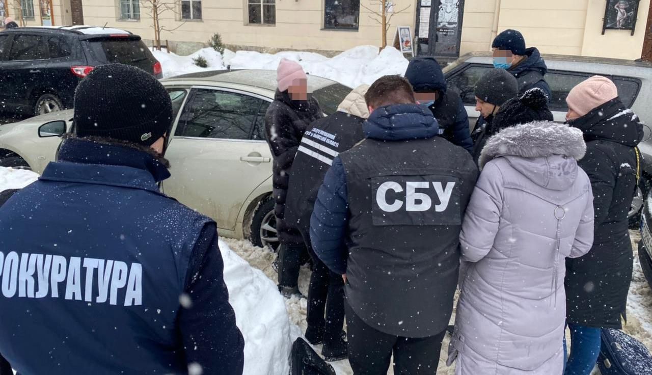 Во Львове СБУ задержала на взятке чиновницу Держпродспоживслужбы фото 