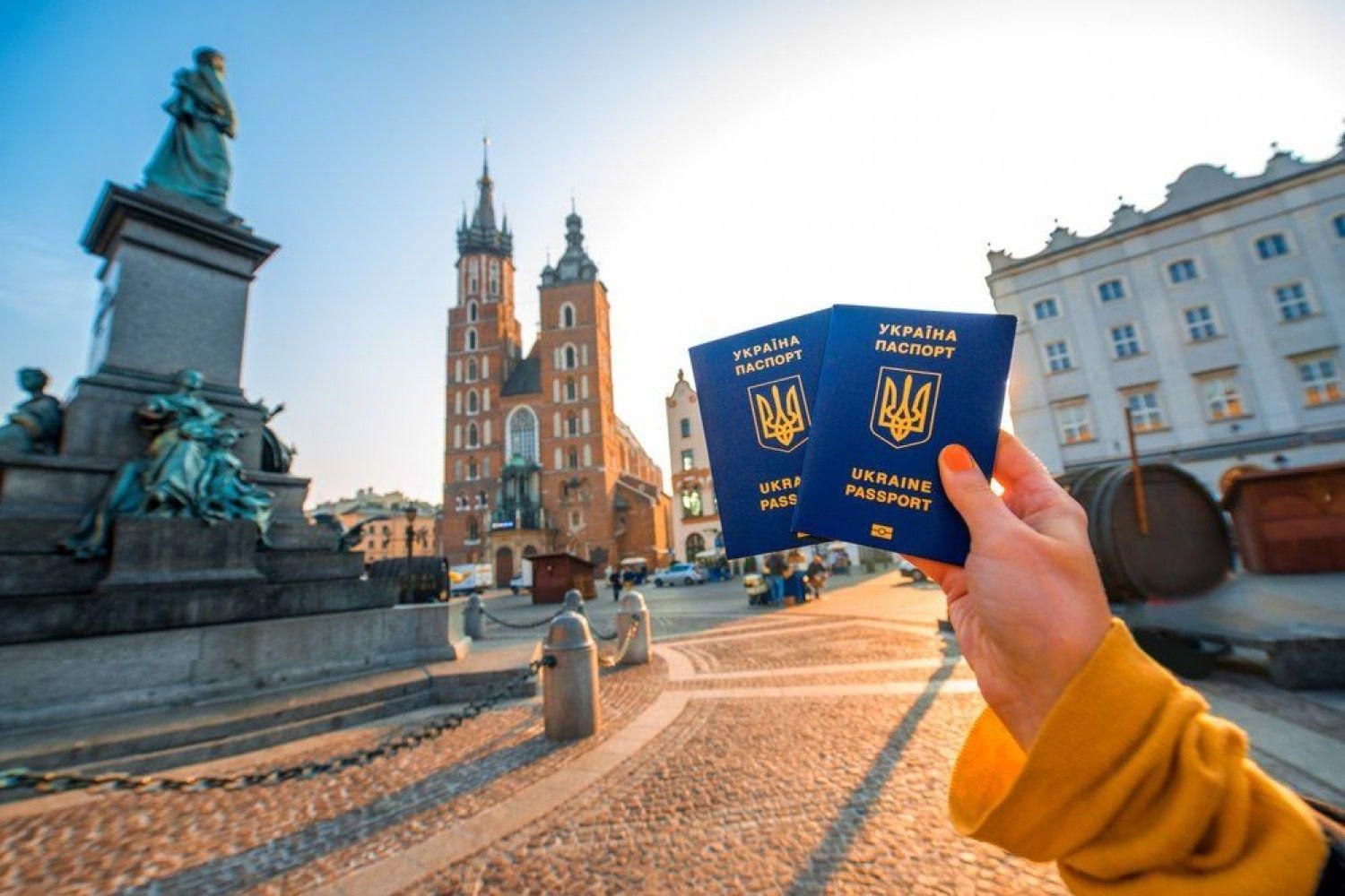 Українці не зможуть в'їхати в Європу по безвізу ще декілька місяців