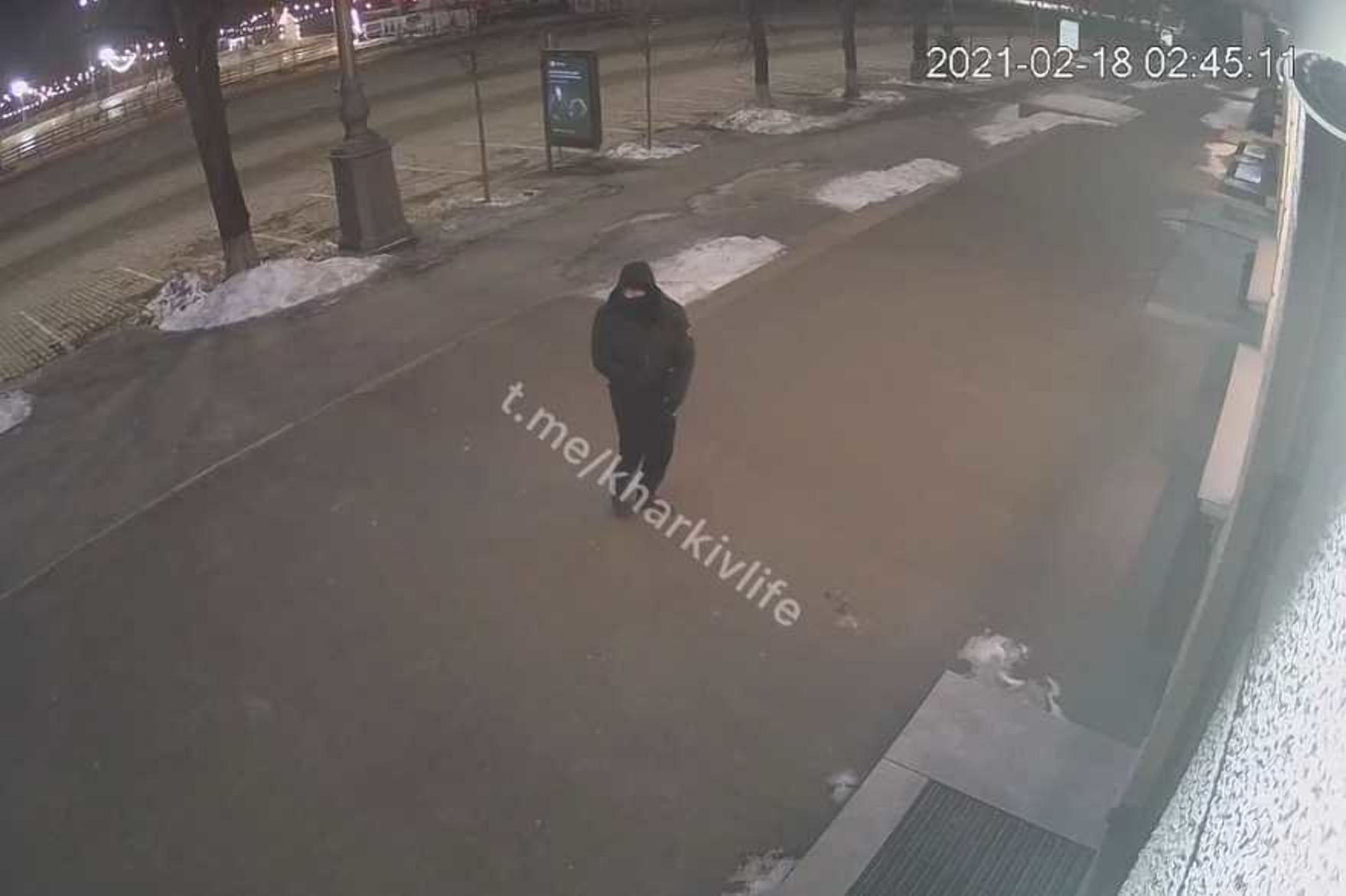 Погром в центрі Харкова: розбили вітрини магазину - фото Погром в центрі Харкова: розбили вітрини магазину - фото