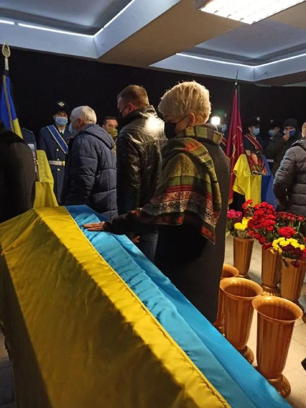 У Кременчуку попрощалися із загиблими бійцями У Кременчуку попрощалися із загиблими бійцями