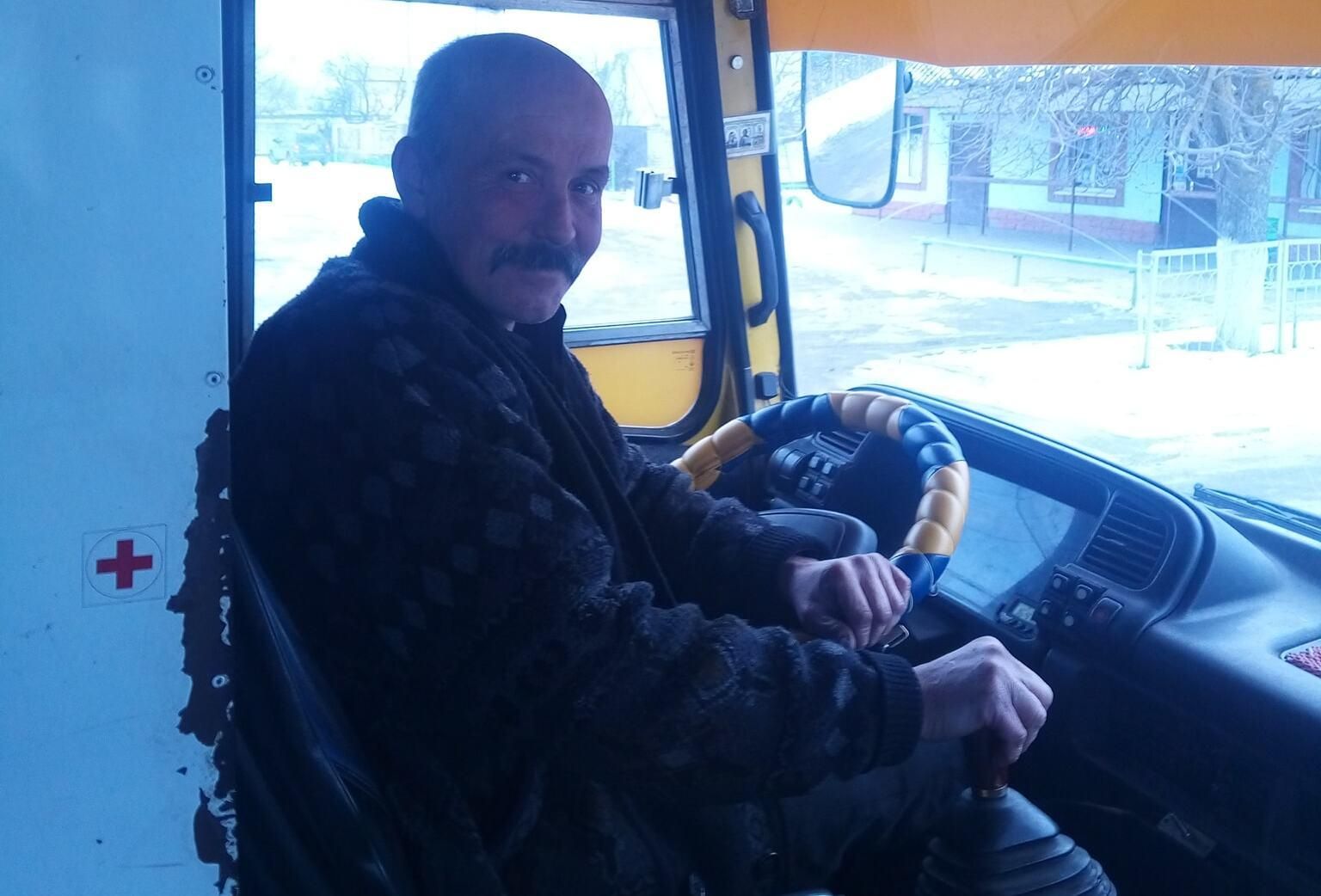 У Херсоні водій маршрутки возить відмінників безкоштовно У Херсоні водій маршрутки возить відмінників безкоштовно