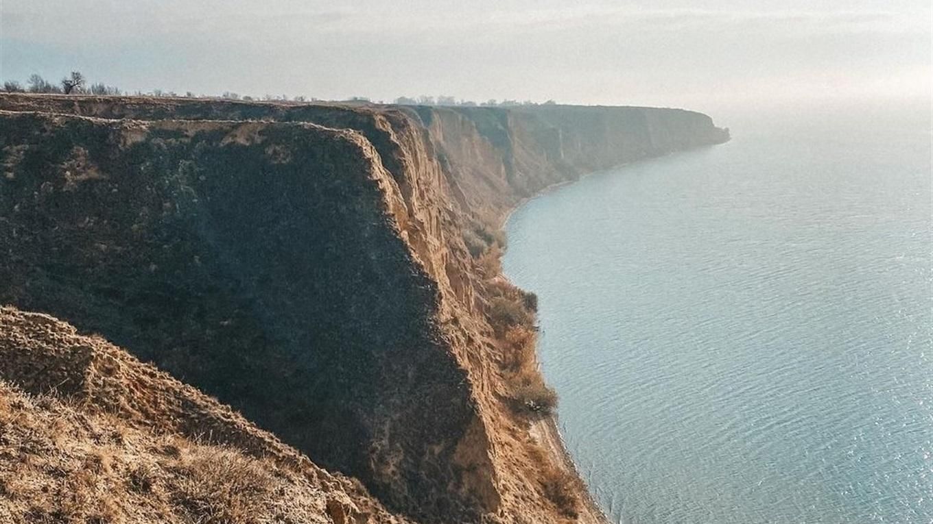 Пейзажні кручі над Дністровським лиманом Пейзажні кручі над Дністровським лиманом