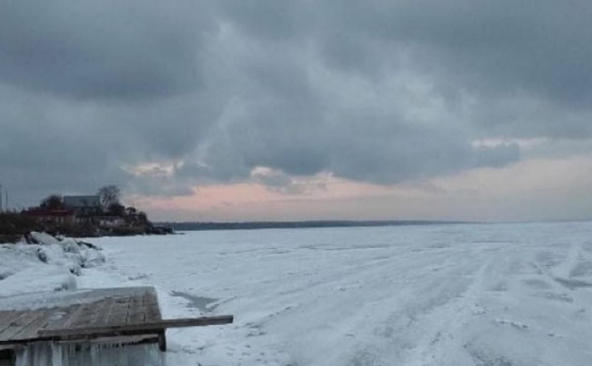 Несмотря на соленую воду: Хаджибейский лиман замерз - фото