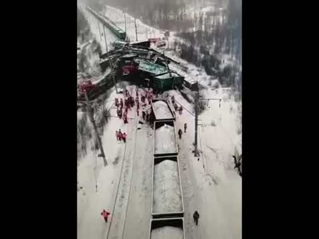 У Росії зійшов з рейок вантажний потяг з вугіллям: відео