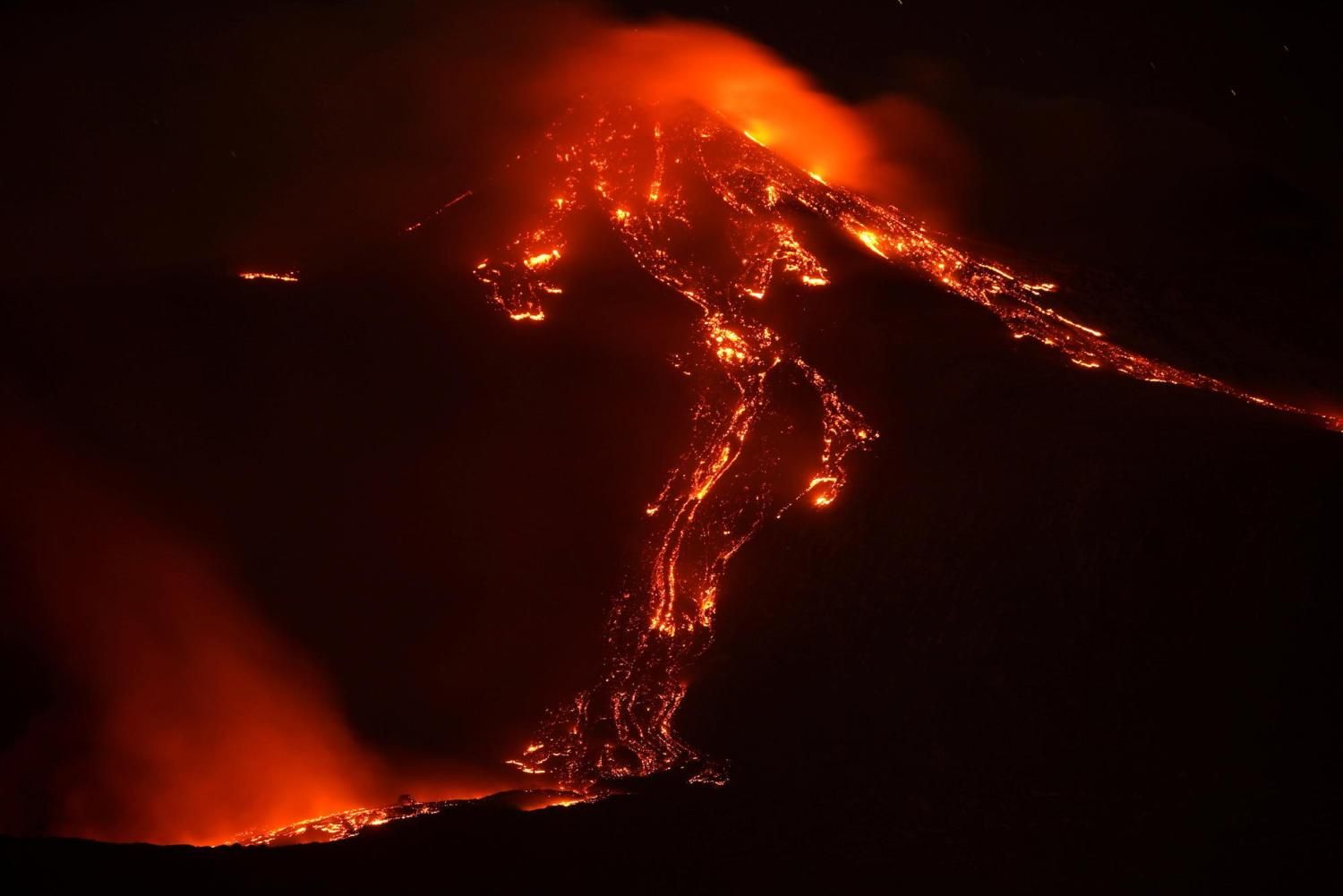 Извержение вулкана Этна в Италии: фото и видео