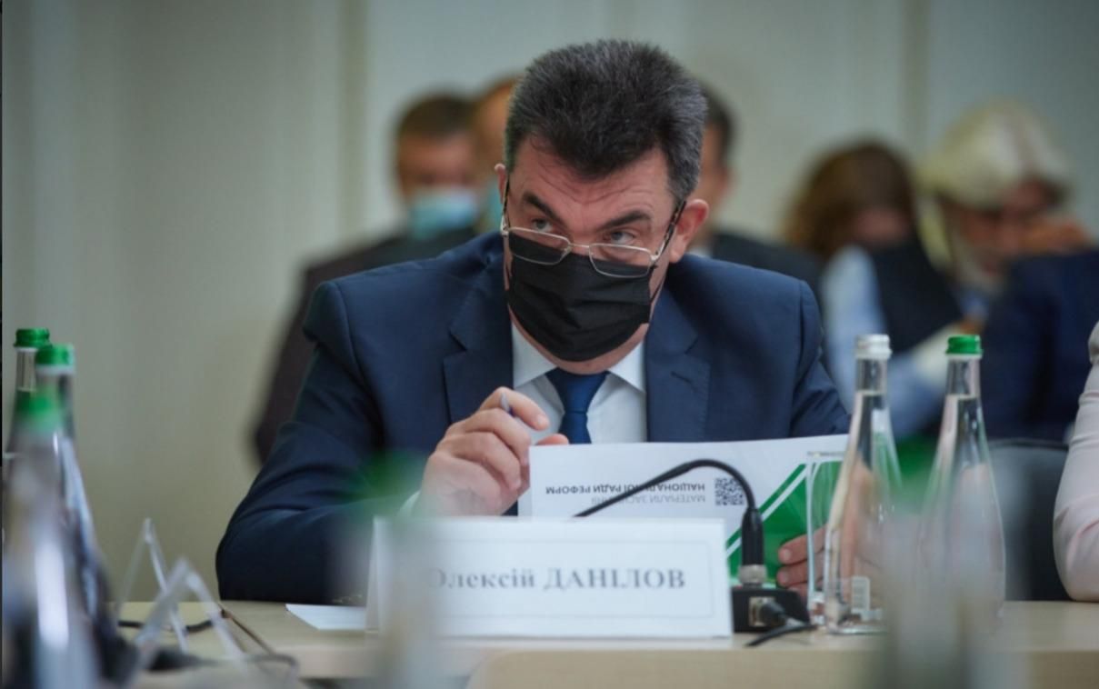 РНБО накладає санкції на 8 осіб: перелік імен РНБО накладає санкції на 8 осіб: перелік імен