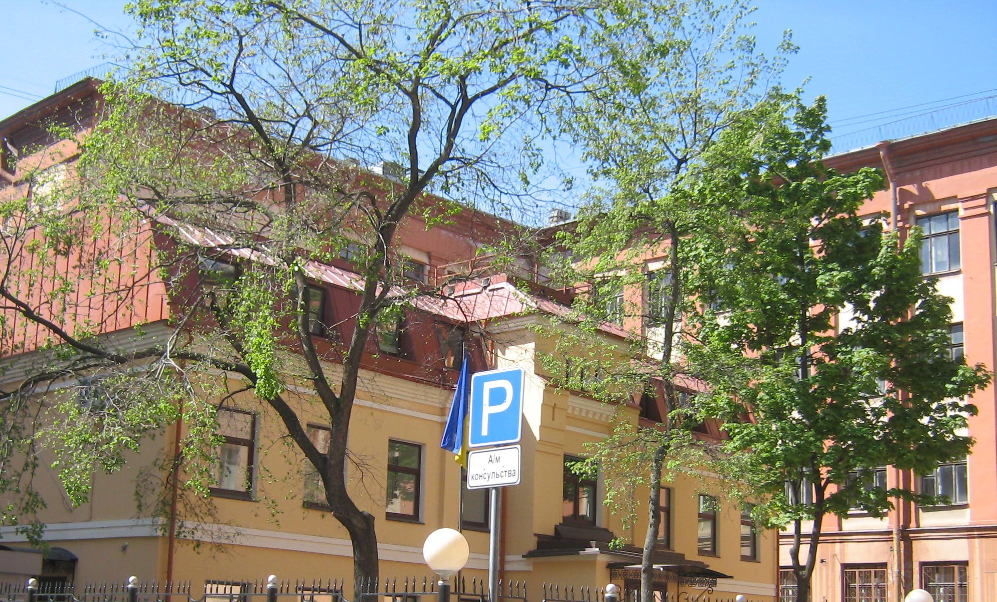 Росіянин з ножем накинувся на українця у Санкт-Петербурзі: відео Росіянин з ножем накинувся на українця у Санкт-Петербурзі: відео