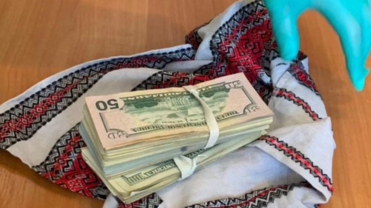 В Прилуках женщина отдала почти миллион чтобы снять порчу В Прилуках женщина отдала почти миллион чтобы снять порчу