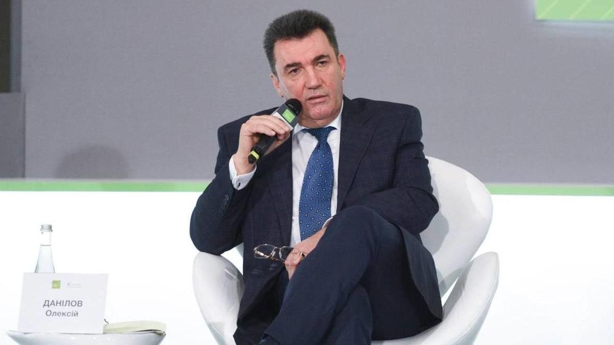 Почему ввели санкции против Медведчука: Данилов вспомнил о террористах, которые оказывают содействие боевикам на Донбассе Почему ввели санкции против Медведчука: Данилов вспомнил о террористах, которые оказывают содействие боевикам на Донбассе