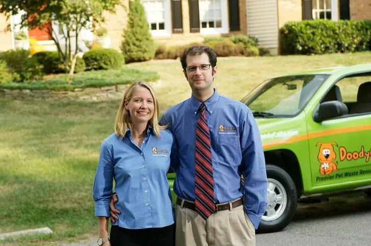 Прибирання собачих екскрементів Прибирання собачих екскрементів