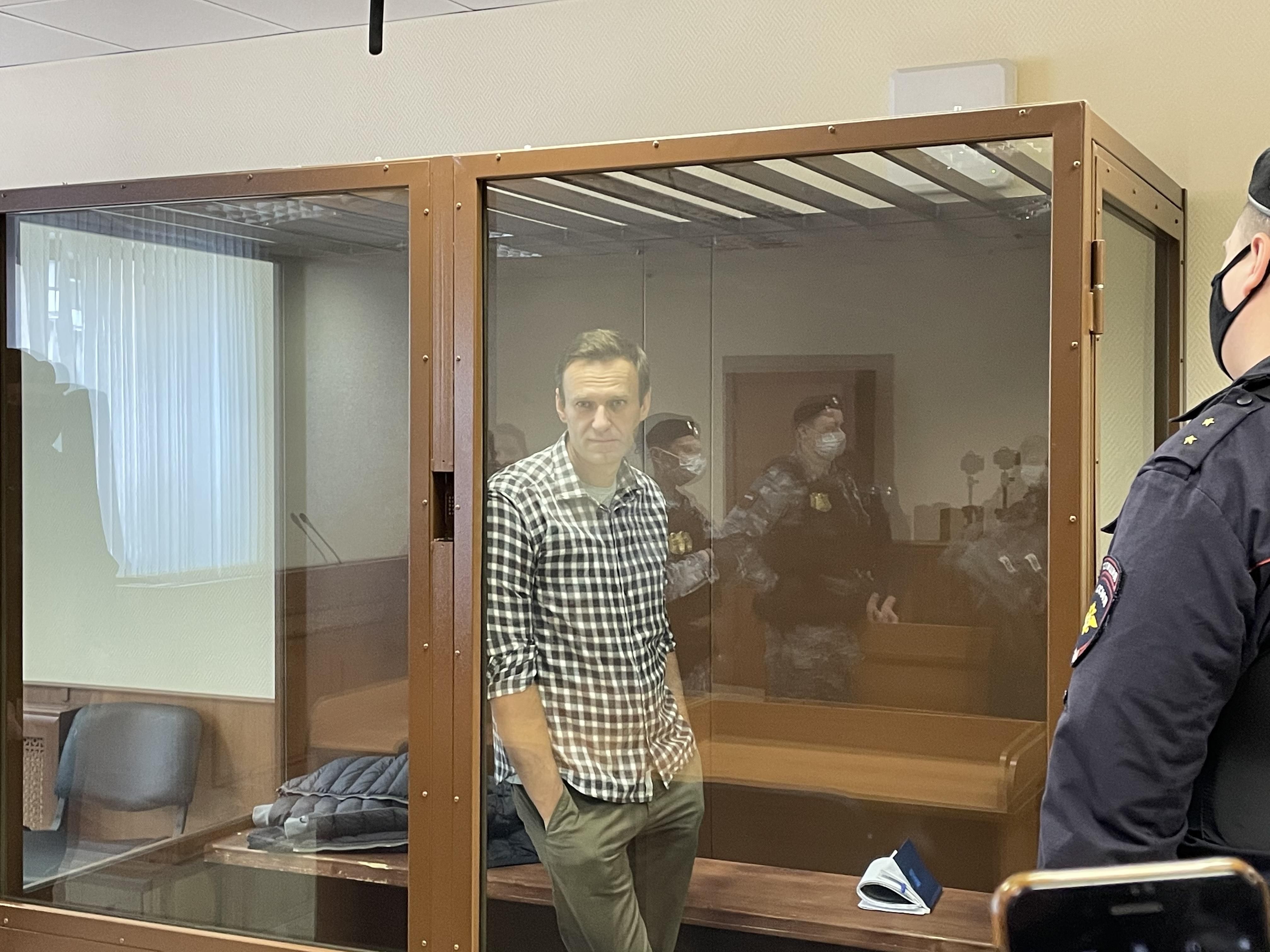 Тело навального выдали матери или нет. Навальный 2021. Навальный в суде 2021. Навальный в суде фото.