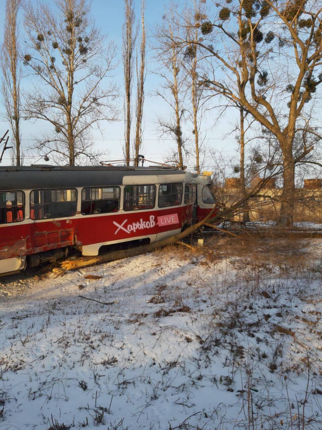 У Харкові зійшов з рейок трамвай з пасажирами: фото, відео У Харкові зійшов з рейок трамвай з пасажирами: фото, відео