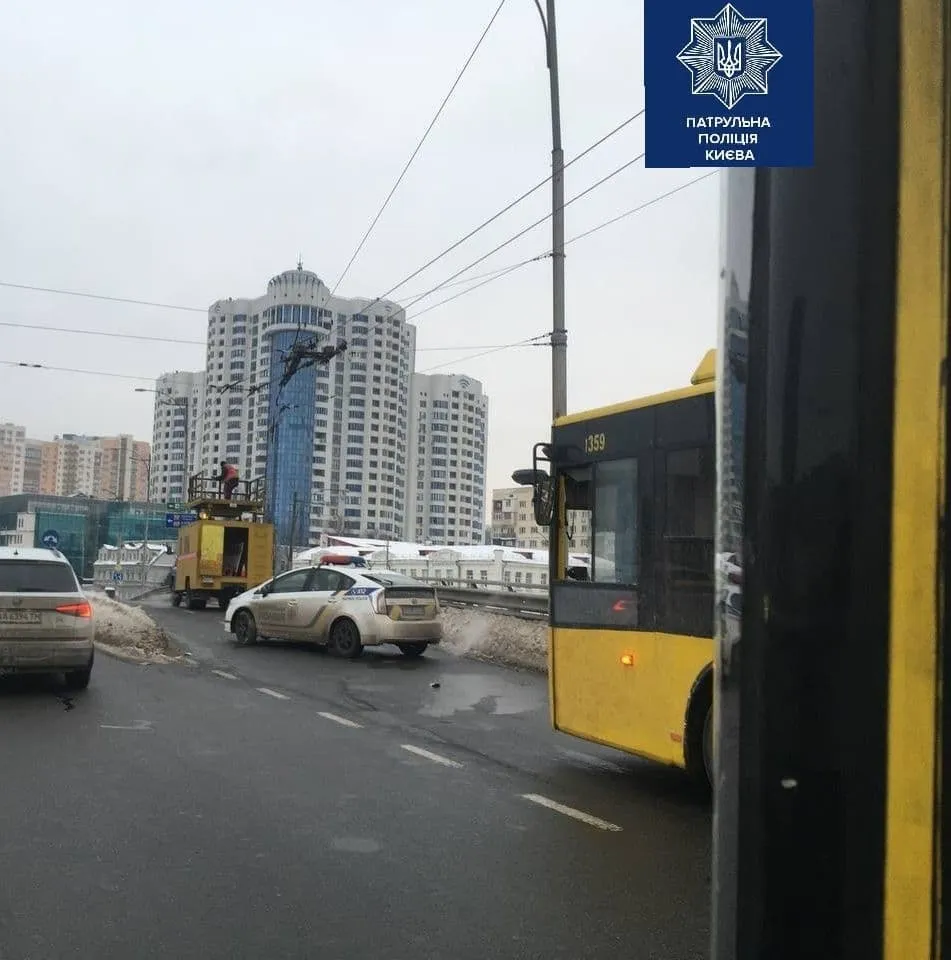 ДТП, Київ, пожежа, авто, Дружби народів, 20 лютого 2020