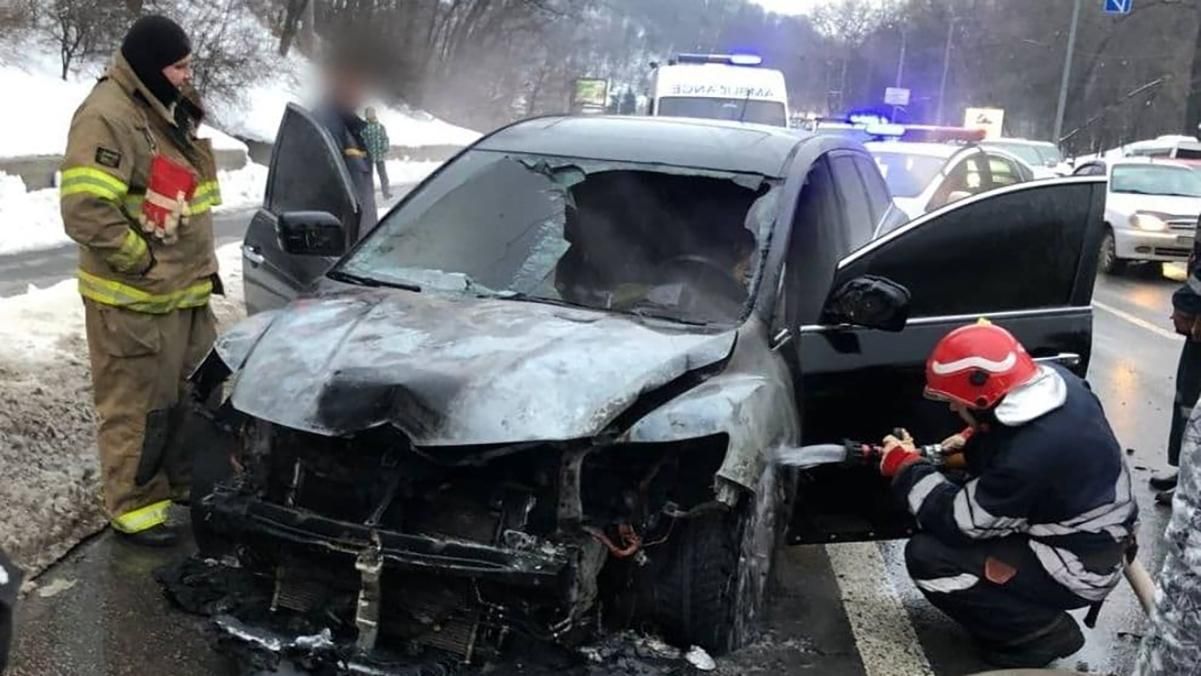 Пожар в авто на Дружбы народов в Киеве 20 февраля 2021: все подробности