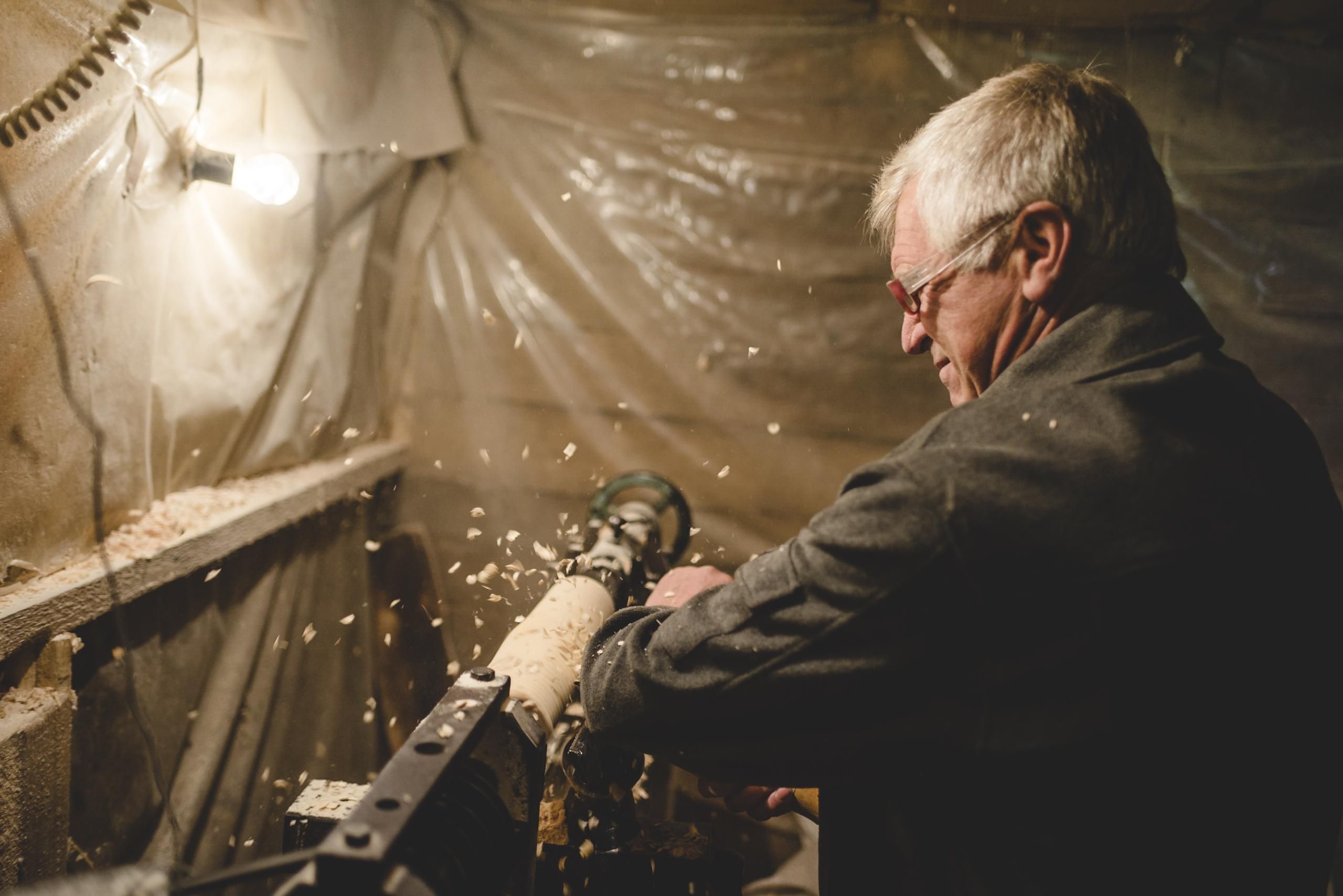 Українець Роман Гуцуляк створює гуцульські ложки: фото, відео Українець Роман Гуцуляк створює гуцульські ложки: фото, відео