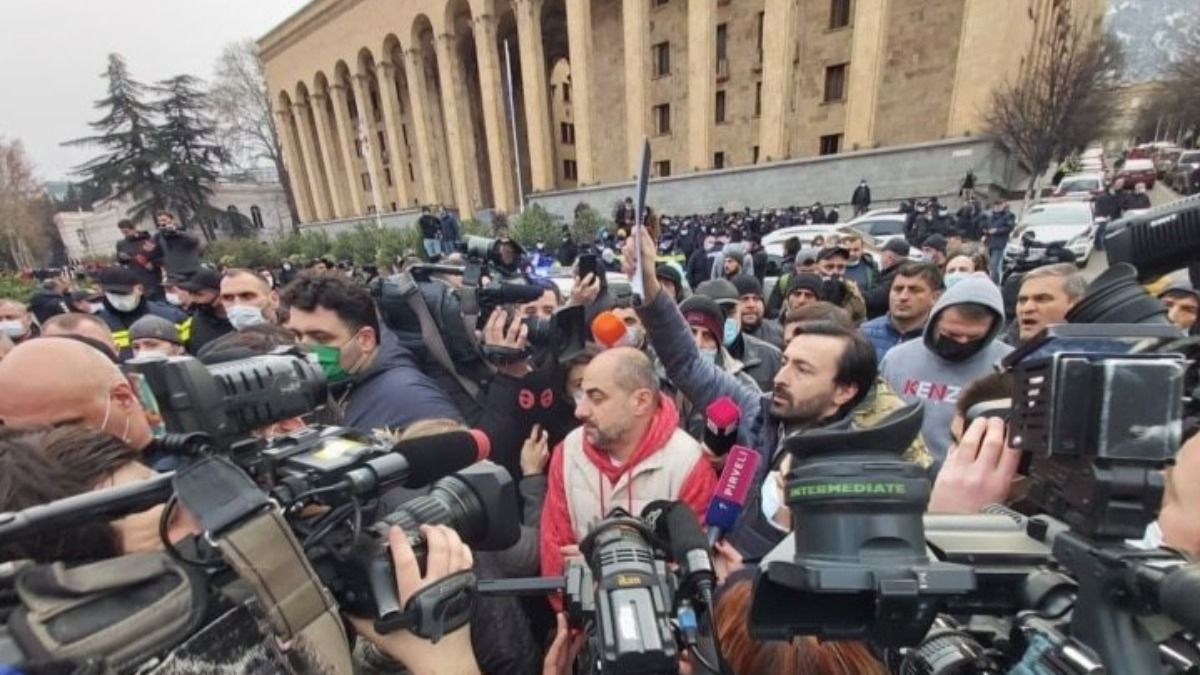 Вимагають виборів та послаблення карантину: у Грузії – протести –відео