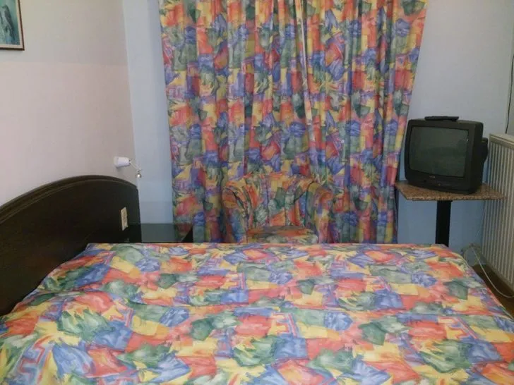 Крісло у кімнаті Крісло у кімнаті