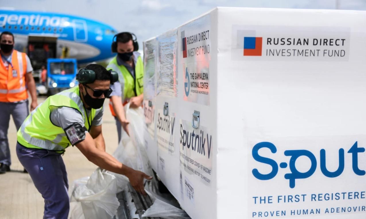 У Херсоні рекламували поїздки в Москву для щеплення Супутником-V У Херсоні рекламували поїздки в Москву для щеплення Супутником-V