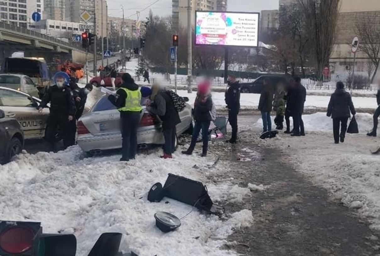 ДТП у Києві: 22-річний водій наїхав на пішоходів – фото