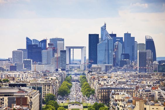 Вид на комерційний район висотної забудови у Парижі / Фото ArchDaily