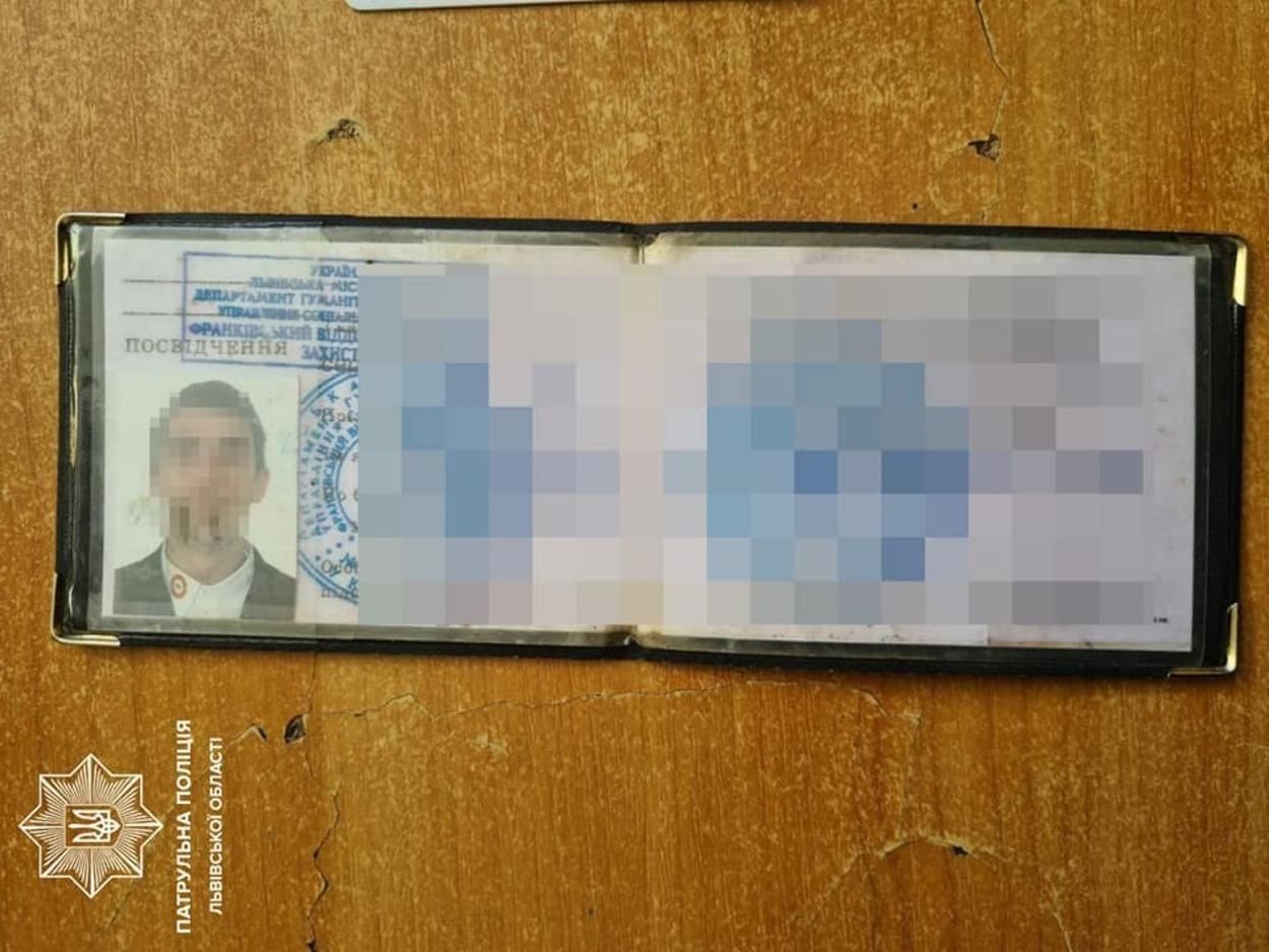 У Львові патрульні затримали крадія телефонів через відсутність маски: фото
