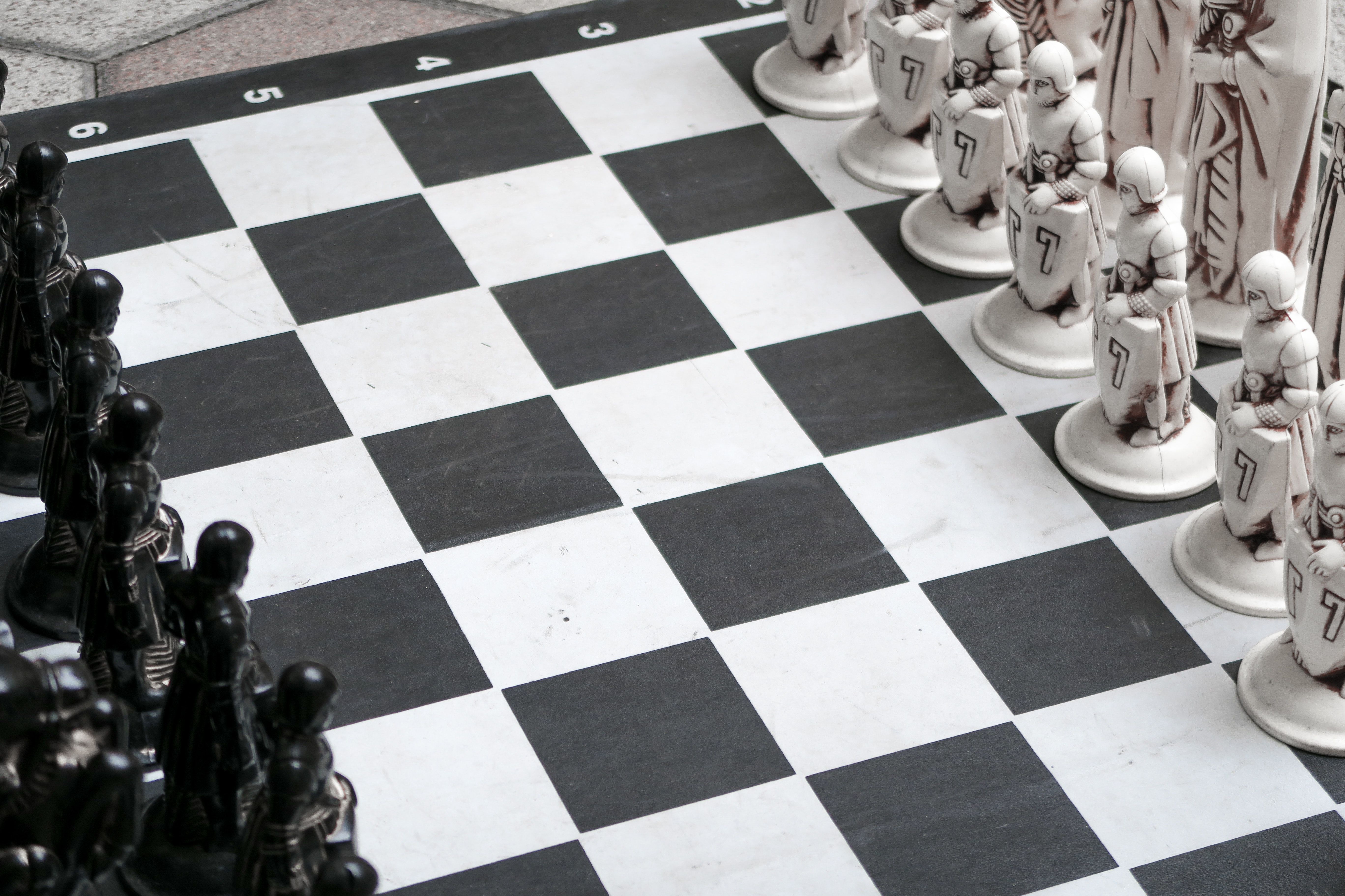 Алгоритм YouTube заблокировал канал о шахматах за расизм