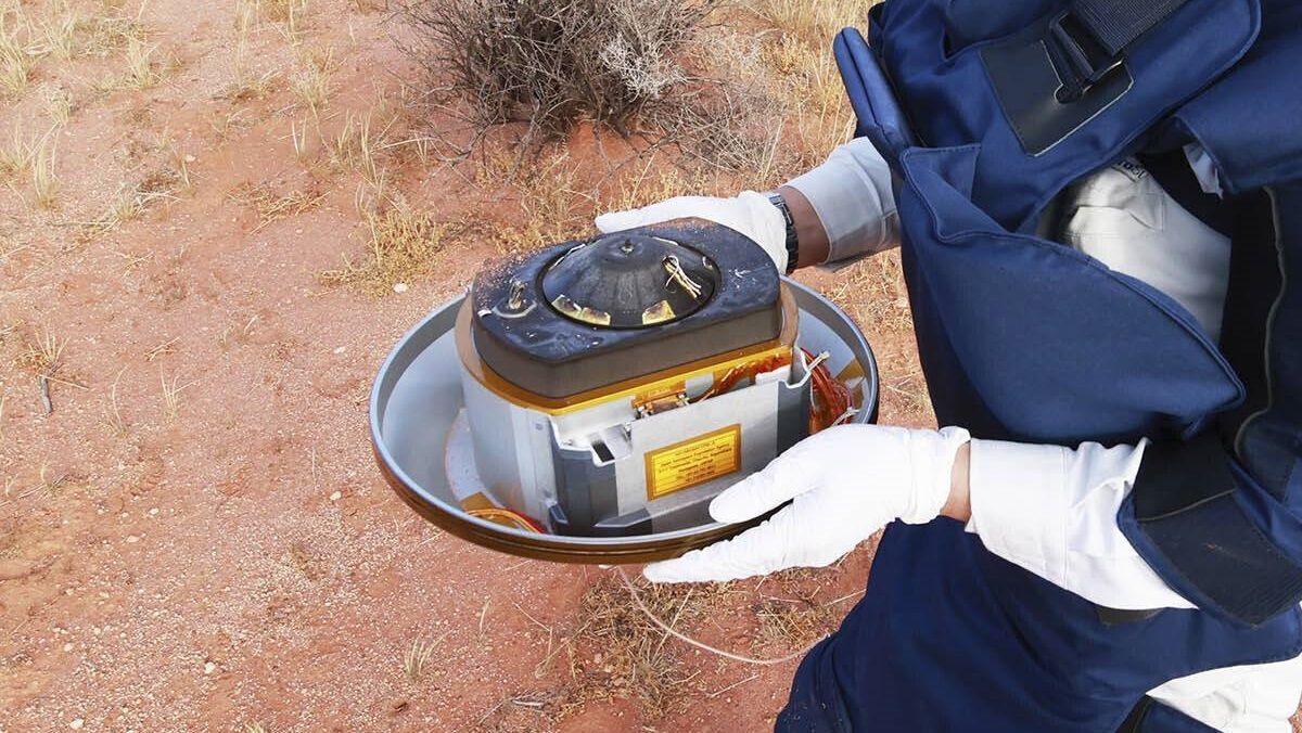 "Хаябуса-2": капсулу у якій доставили ґрунт з астероїда на Землю відправлять до музею "Хаябуса-2": капсулу у якій доставили ґрунт з астероїда на Землю відправлять до музею