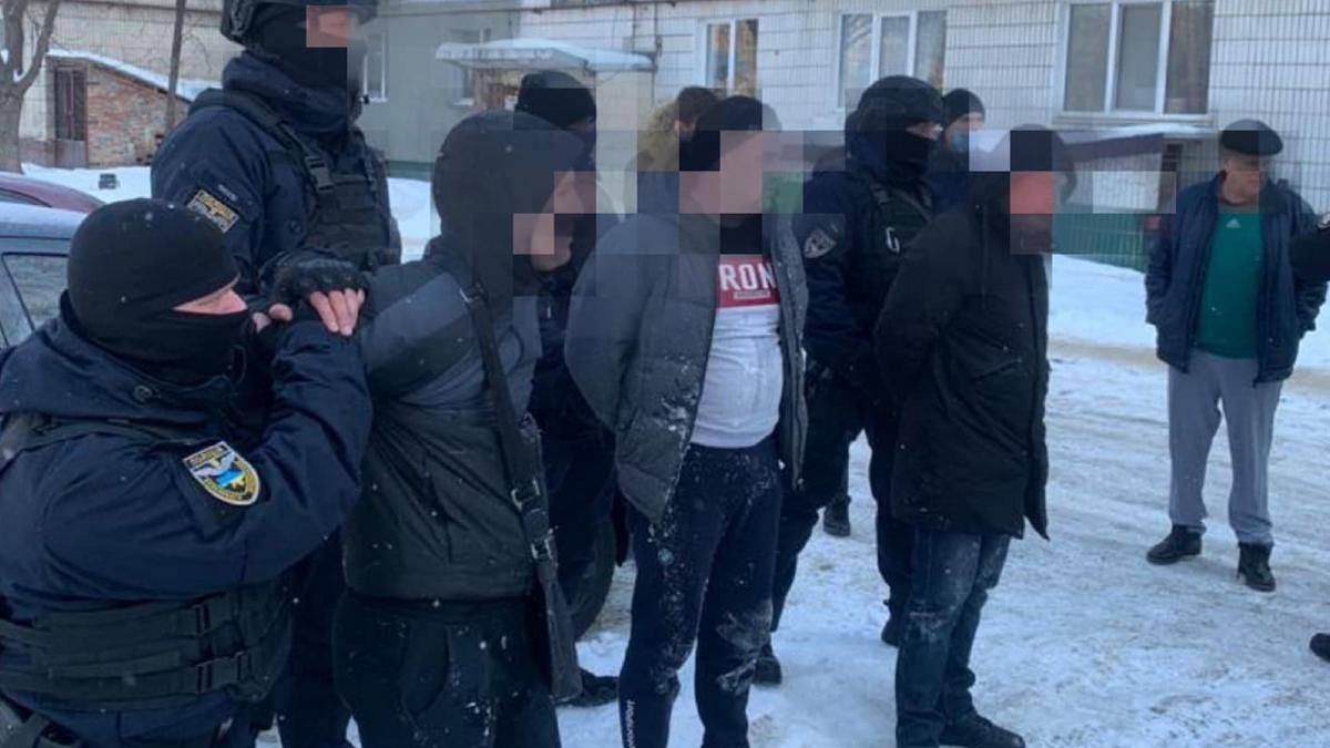 В Киеве задержали банду мошенников: продавали авто из Европы 