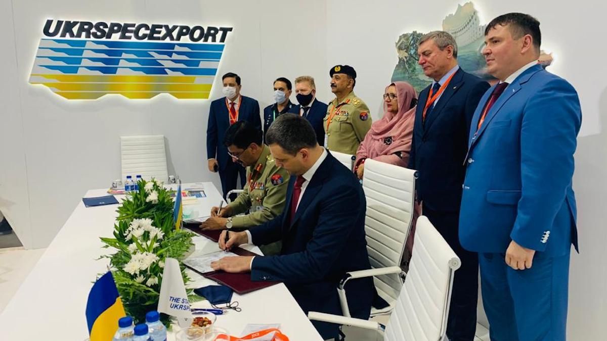 Україна уклала 1 контракт на IDEX-2021: на ремонт танків для Пакистану