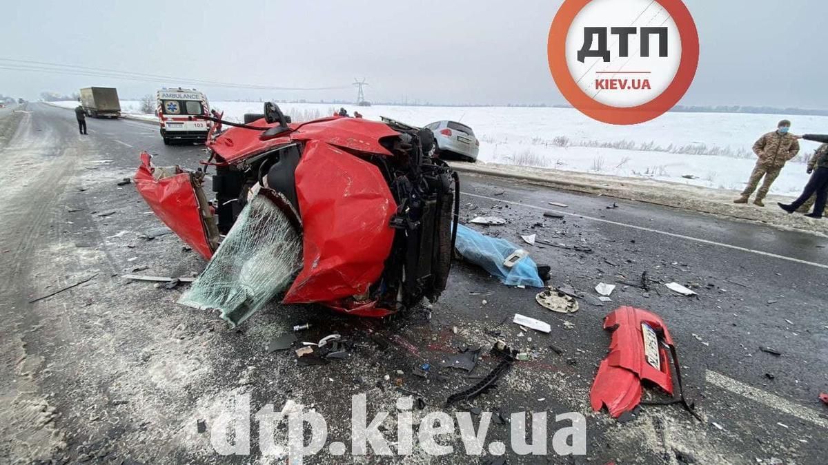 Під Броварами у жахливій ДТП зіштовхнулися 5 машин, є загиблі