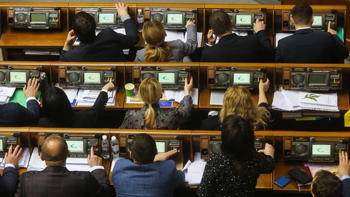 Рада поддержала законопроект о госслужбе, который ветировал Зеленский Рада поддержала законопроект о госслужбе, который ветировал Зеленский