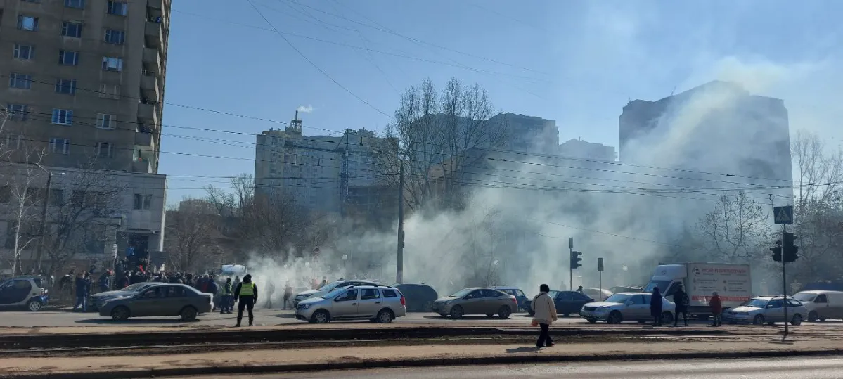 Дим від шашок біля суду