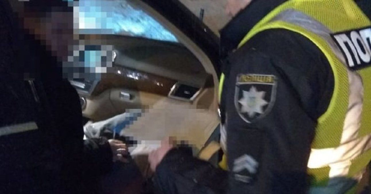 Превысил норму алкоголя в 22 раза: в центре Львова патрульные остановили пьяного водителя - видео Превысил норму алкоголя в 22 раза: в центре Львова патрульные остановили пьяного водителя - видео