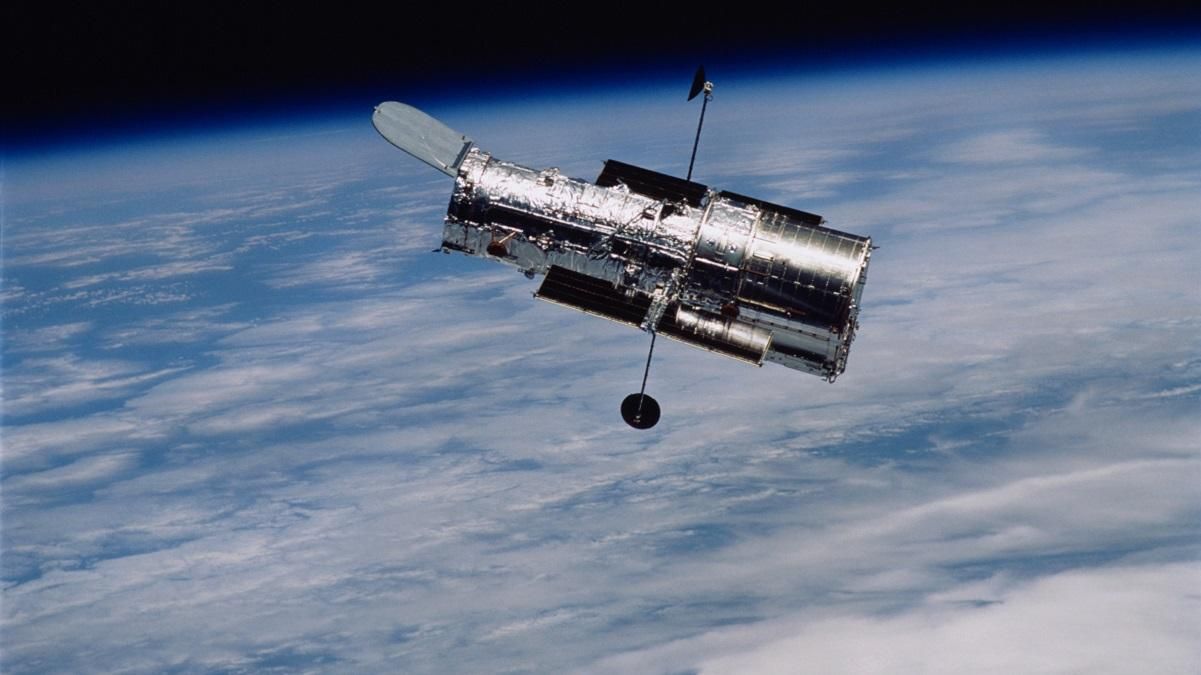 "Темный глаз", который следит за нами из космоса фото NASA "Темный глаз", который следит за нами из космоса фото NASA