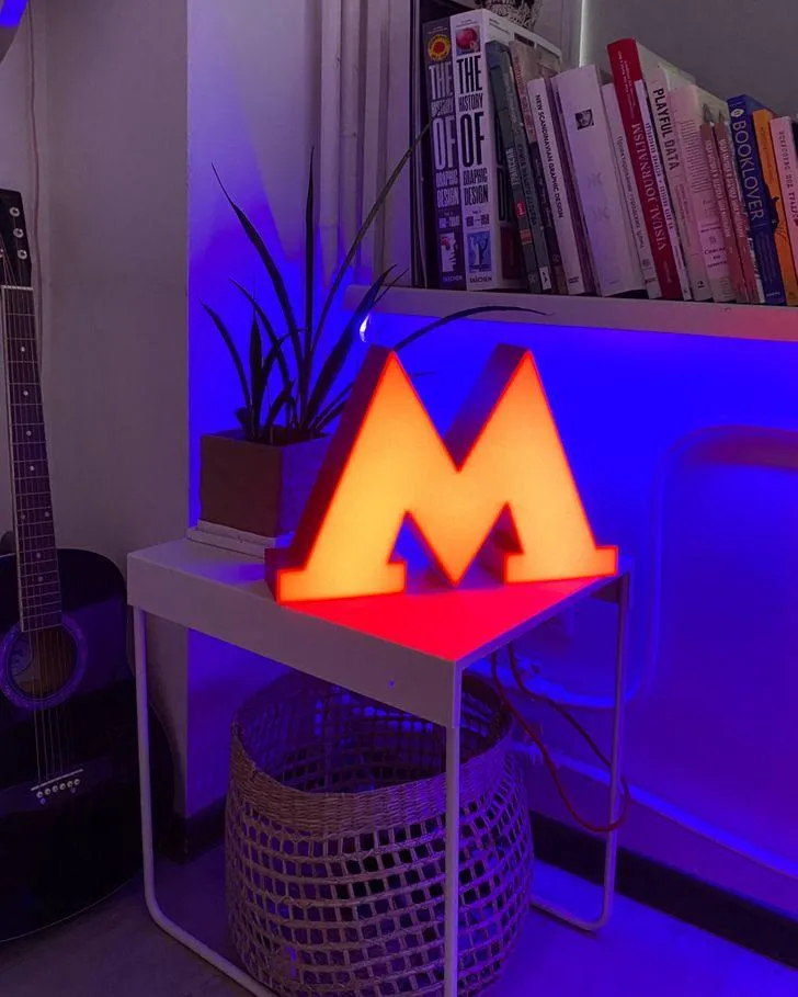 Цей чудовий світильник виглядає дуже стильно Цей чудовий світильник виглядає дуже стильно