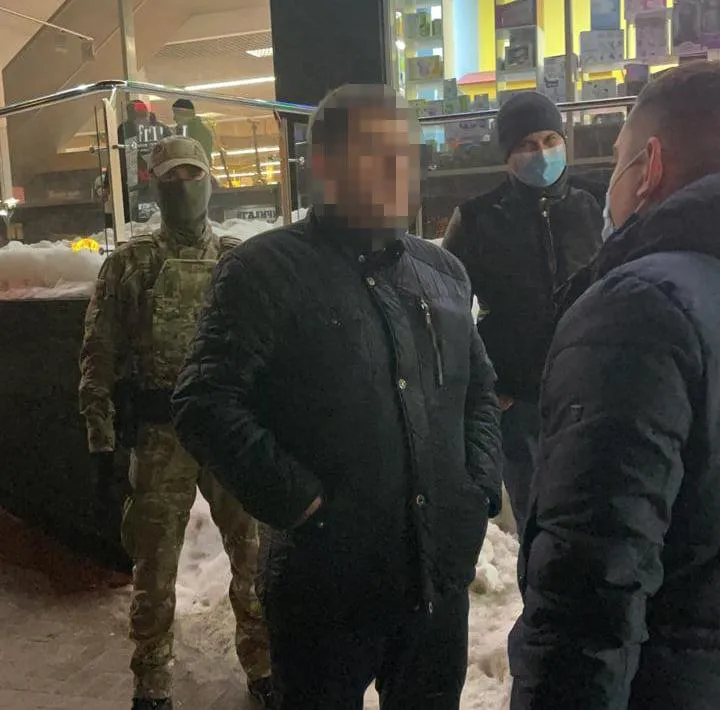 У Львові на хабарі затримали посадовця ЛОДА: йому загрожує до 10 років за ґратами – фото У Львові на хабарі затримали посадовця ЛОДА: йому загрожує до 10 років за ґратами – фото