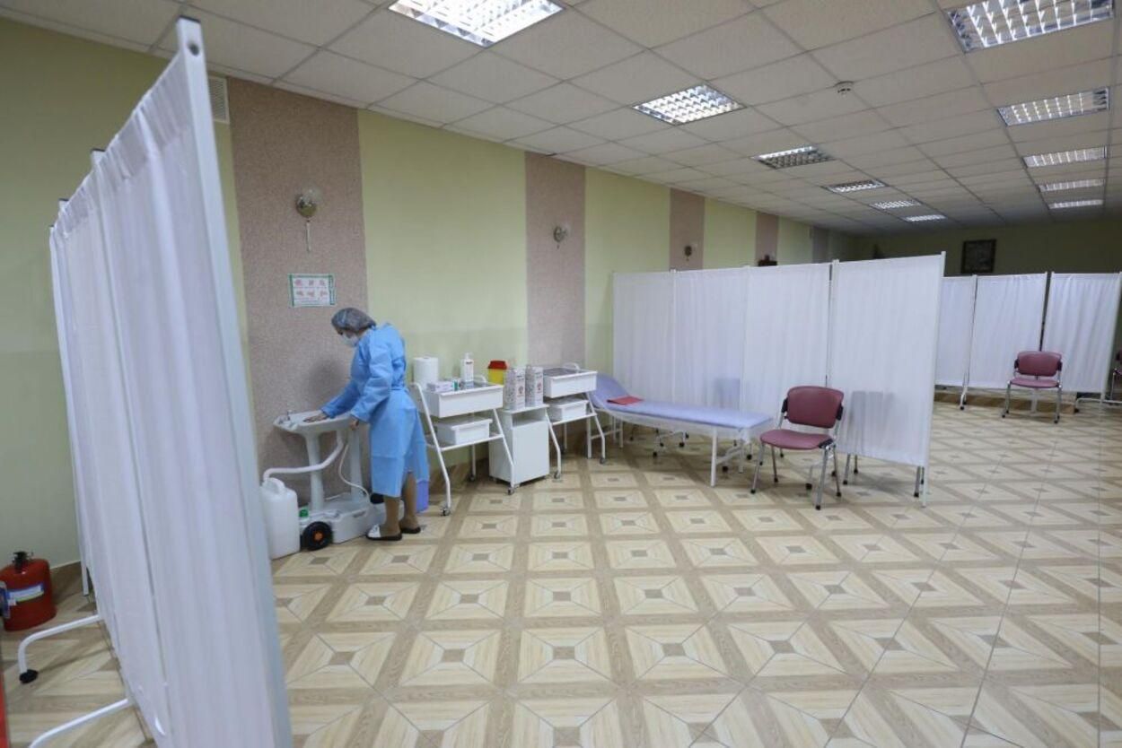 Щеплення будуть безкоштовними: у Львові облаштували 10 пунктів вакцинації від COVID-19