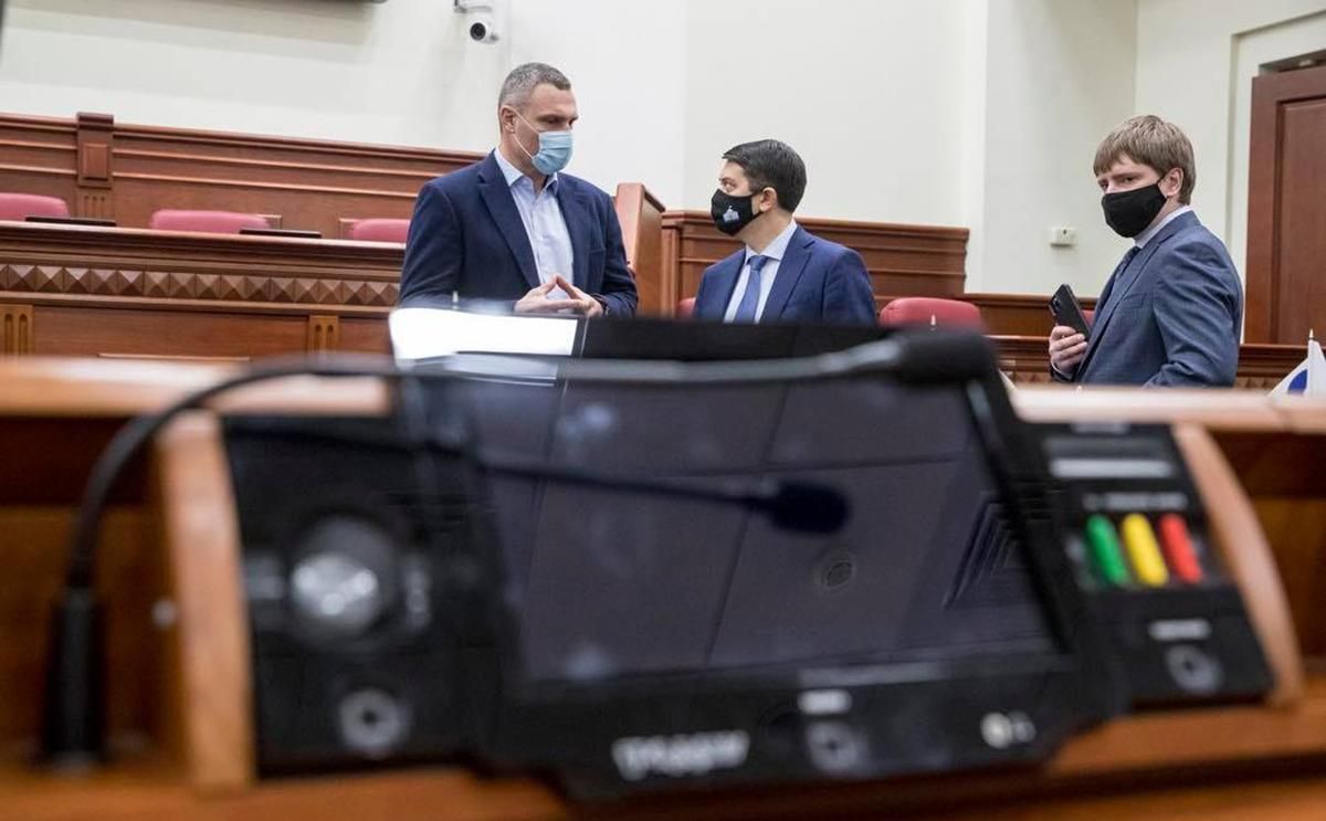 Кличко показав Разумкову, як голосують у Київраді: фото Кличко показав Разумкову, як голосують у Київраді: фото