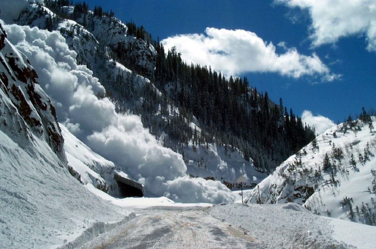 Угроза снежных лавин 25 февраля 2021: где будет опасно