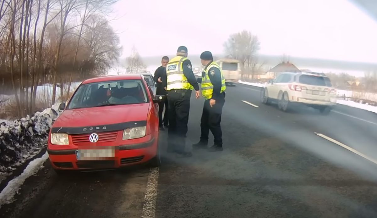 Во Владимире-Волынском женщина родила сына за рулем авто