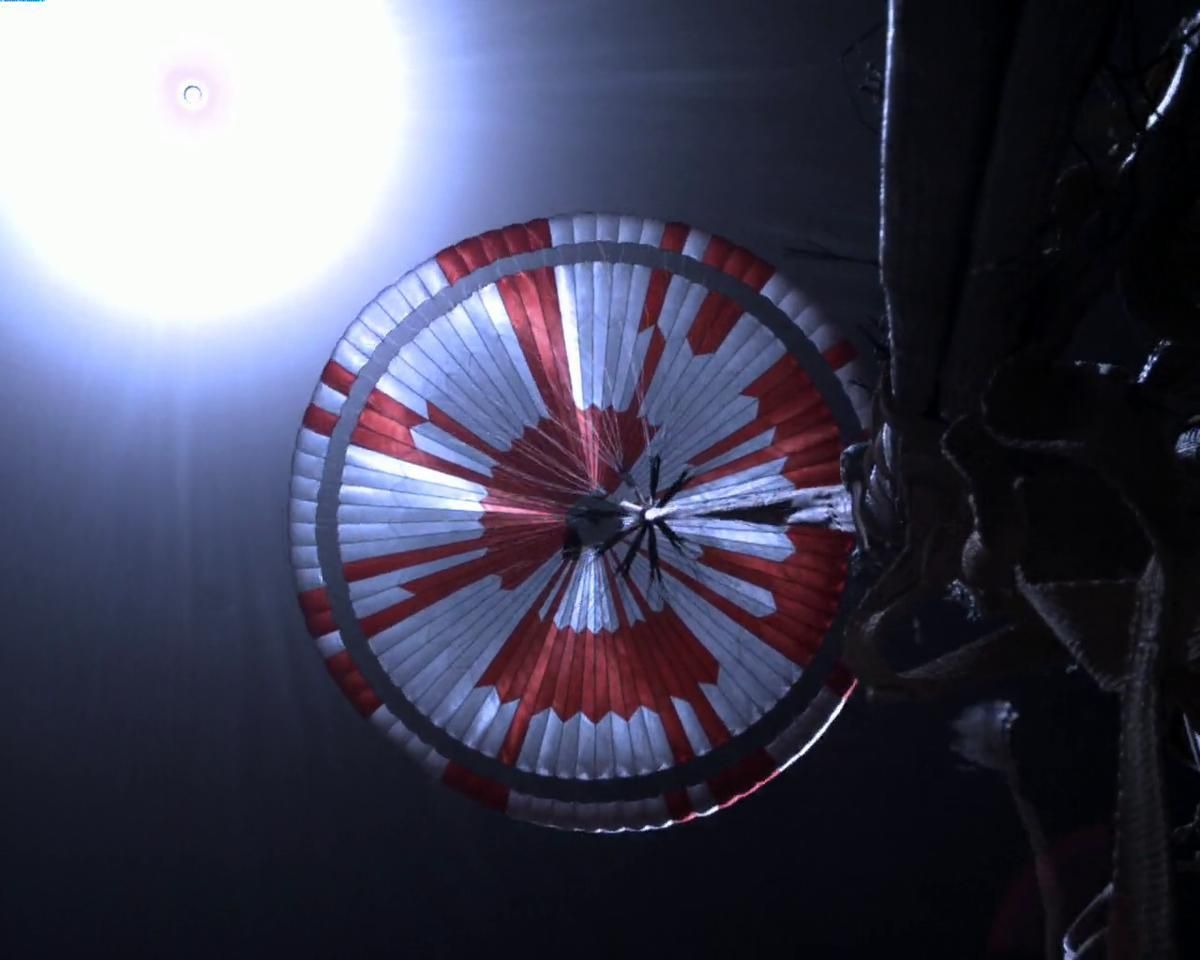 Розшифрували закодоване в парашуті Perseverance послання Розшифрували закодоване в парашуті Perseverance послання