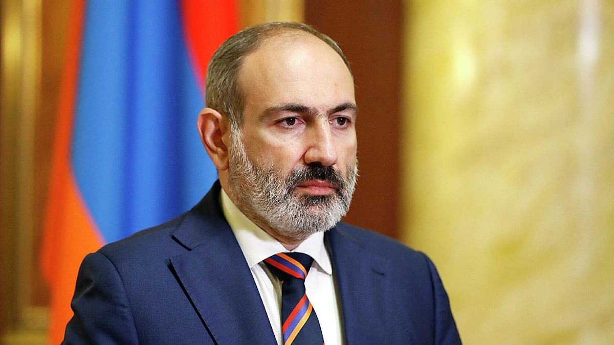 Пашинян заявил о госперевороте в Армении: армия требует отставки