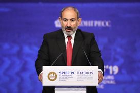 Пашинян заверил, что до сих пор контролирует армию