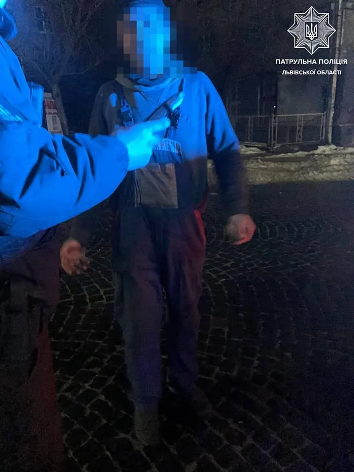 Просто не помітив: у Львові п'яний тракторист заднім ходом влетів у Hyundai: фото Просто не помітив: у Львові п'яний тракторист заднім ходом влетів у Hyundai: фото