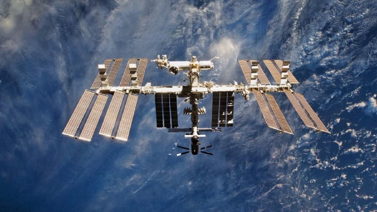 В российском сегменте МКС нашли не менее шести трещин В российском сегменте МКС нашли не менее шести трещин