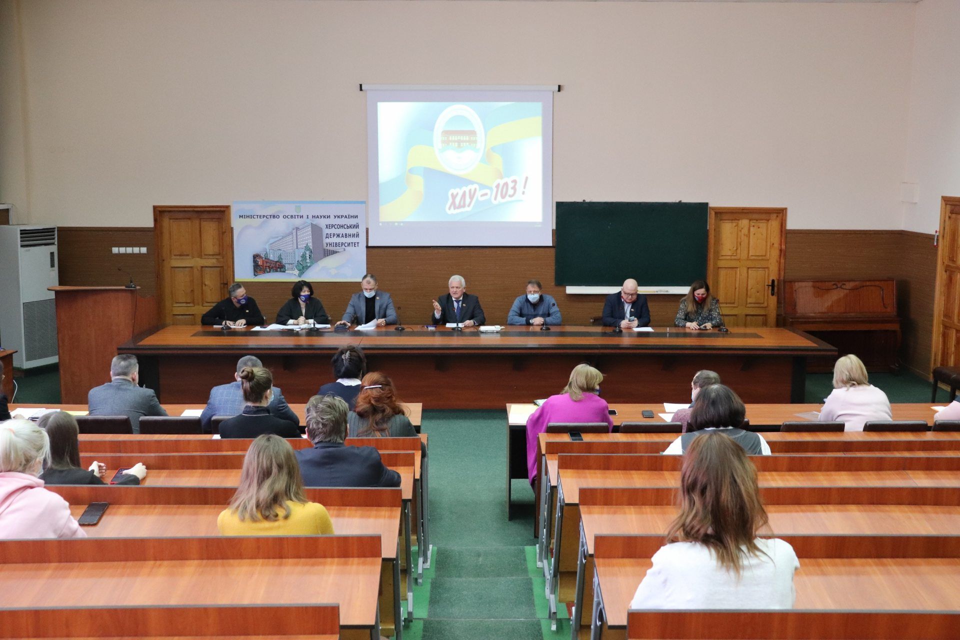 Ректор вишу сплатив борги за навчання студентки-дочки бійця АТО Ректор вишу сплатив борги за навчання студентки-дочки бійця АТО