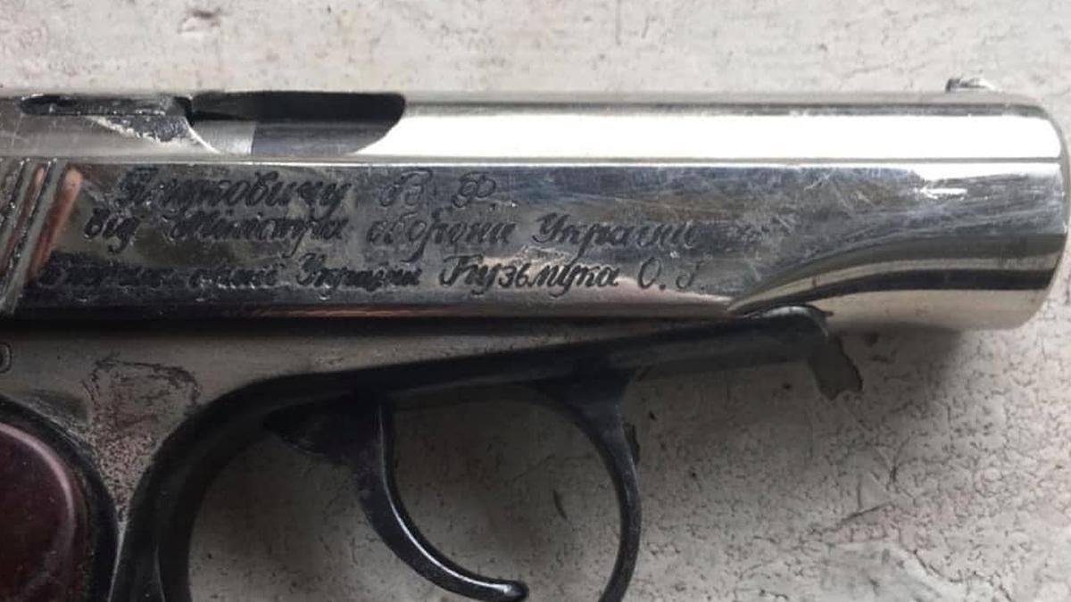 У Києві судитимуть поліцейського: у нього знайшли пістолет Януковича