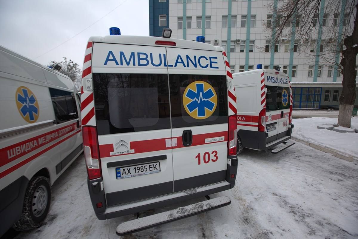 У Києві на жінку впала плитка у підземному переході