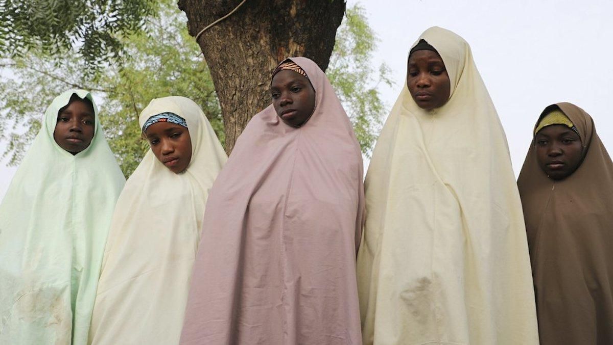 Бойовики у Нігерії викрали зі школи понад 300 дівчат: що з ними буде